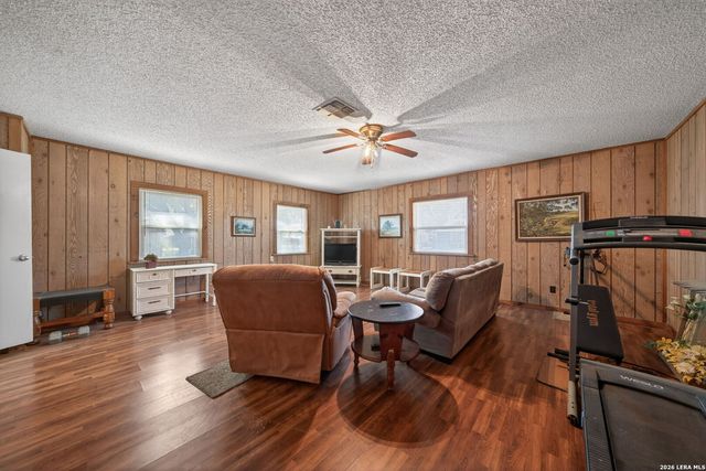 3706 Petry Dr, Kirby, TX 78219