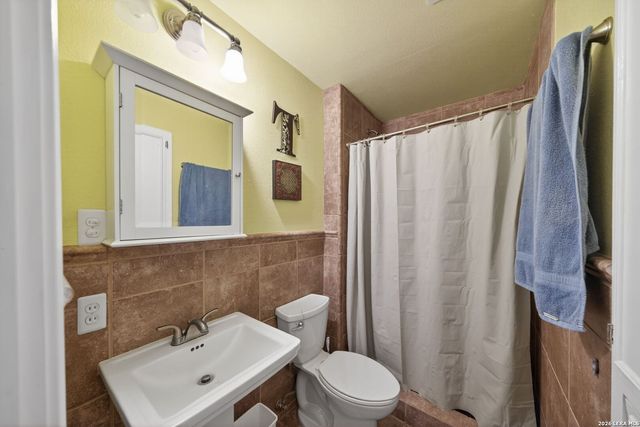 3706 Petry Dr, Kirby, TX 78219