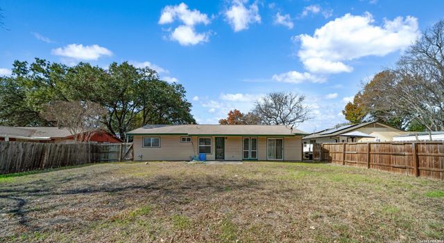 3706 Petry Dr, Kirby, TX 78219