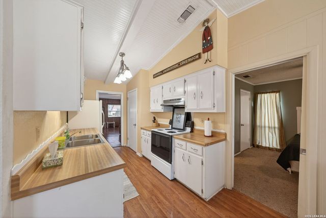 3706 Petry Dr, Kirby, TX 78219