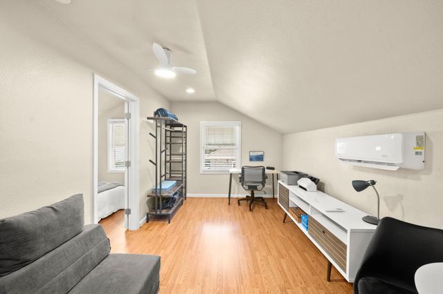 231 40th St, Sacramento, CA 95819