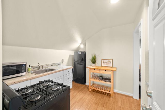 231 40th St, Sacramento, CA 95819