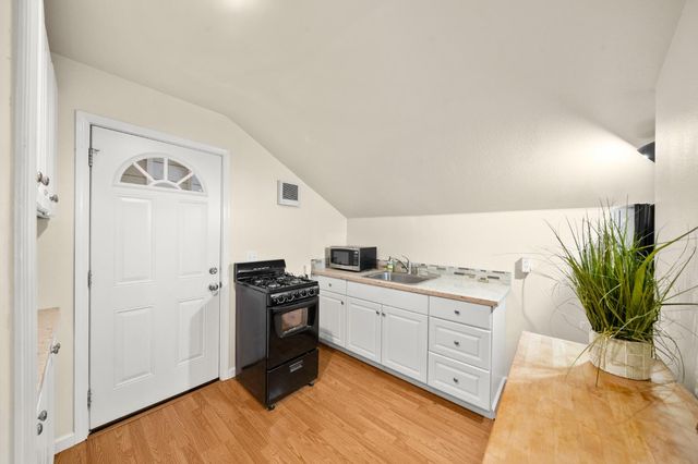 231 40th St, Sacramento, CA 95819