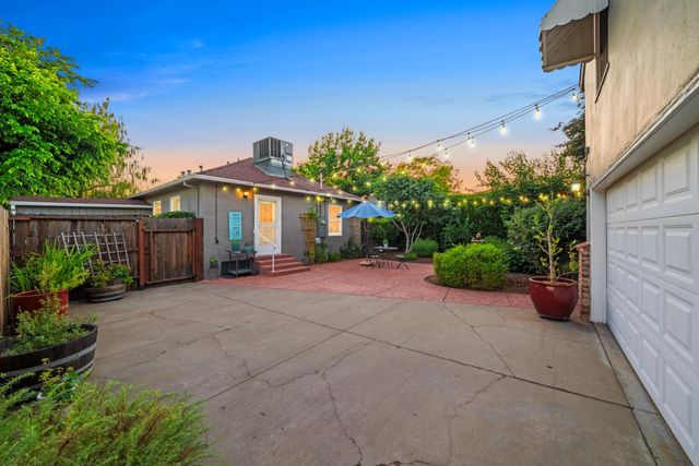 231 40th St, Sacramento, CA 95819