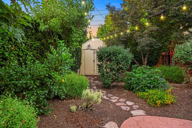 231 40th St, Sacramento, CA 95819