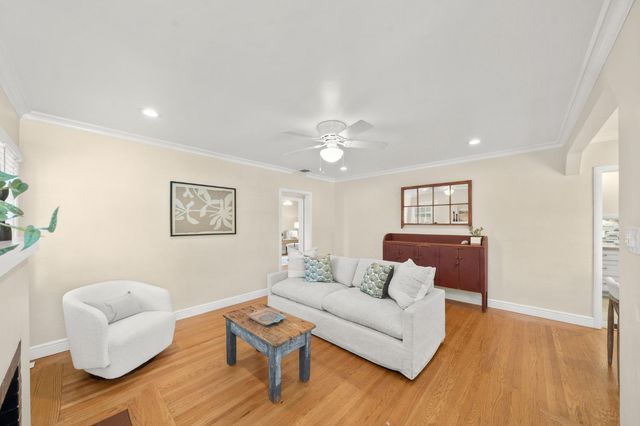 231 40th St, Sacramento, CA 95819