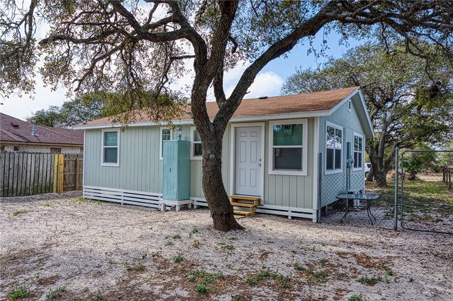 1009 Saunders St, Aransas Pass, TX 78336