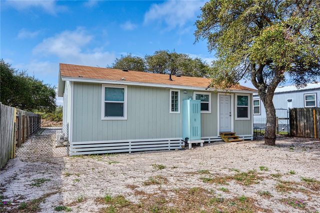 1009 Saunders St, Aransas Pass, TX 78336