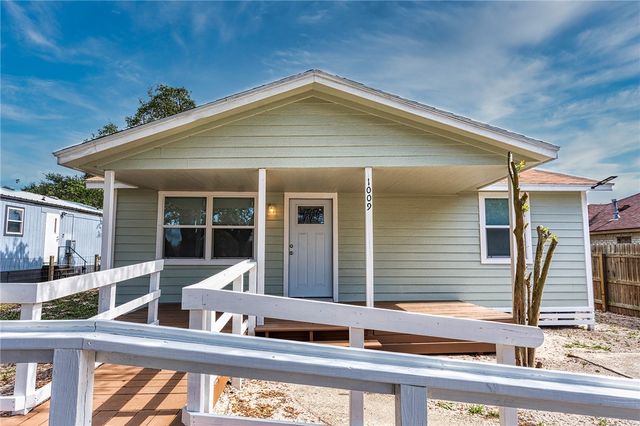1009 Saunders St, Aransas Pass, TX 78336