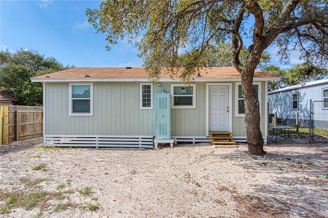 1009 Saunders St, Aransas Pass, TX 78336