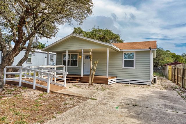 1009 Saunders St, Aransas Pass, TX 78336