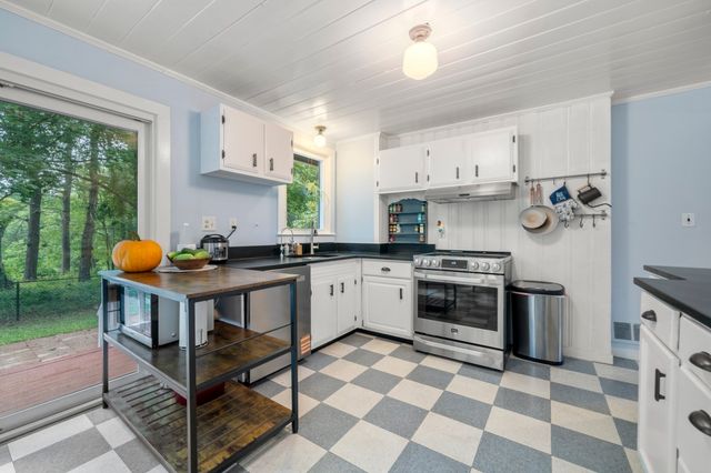 43 Myrtle St, Norfolk, MA 02056