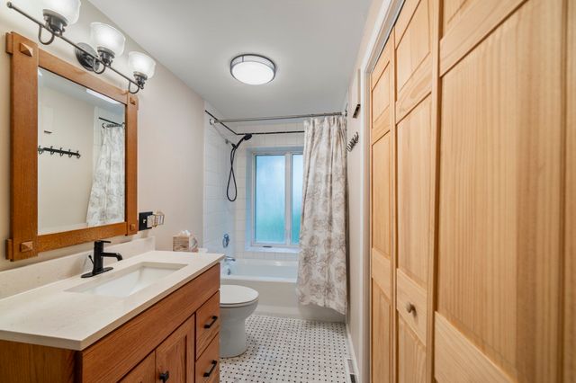 43 Myrtle St, Norfolk, MA 02056