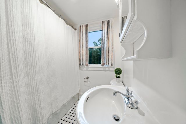 43 Myrtle St, Norfolk, MA 02056
