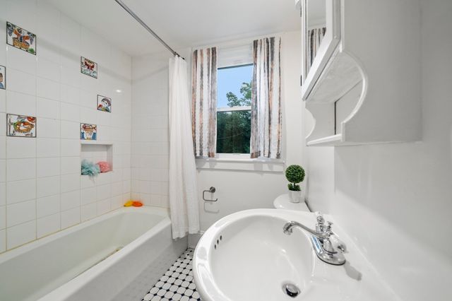 43 Myrtle St, Norfolk, MA 02056