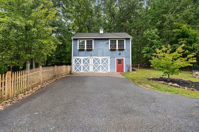 43 Myrtle St, Norfolk, MA 02056