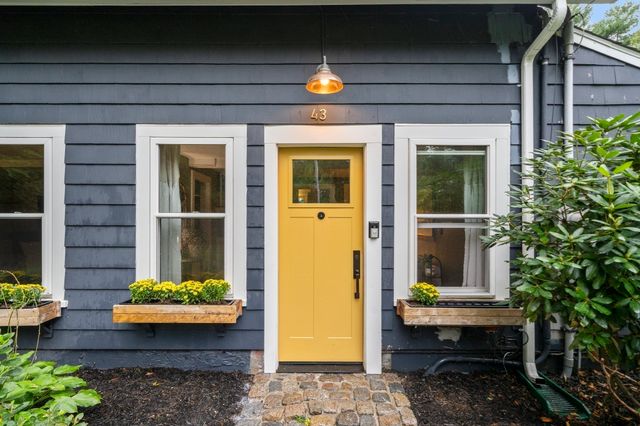 43 Myrtle St, Norfolk, MA 02056