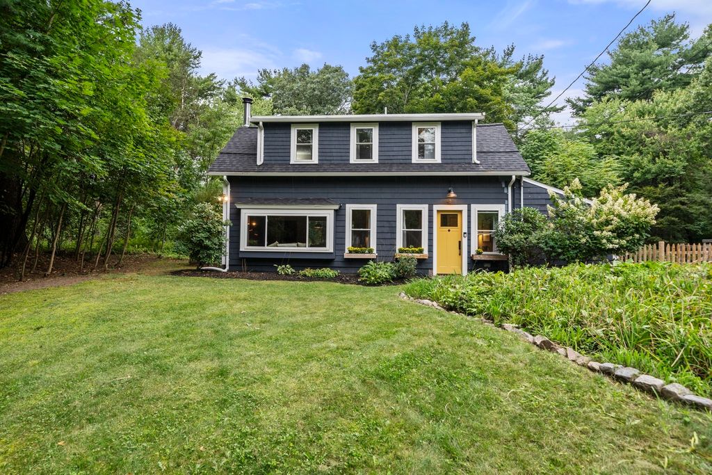 43 Myrtle St, Norfolk, MA 02056