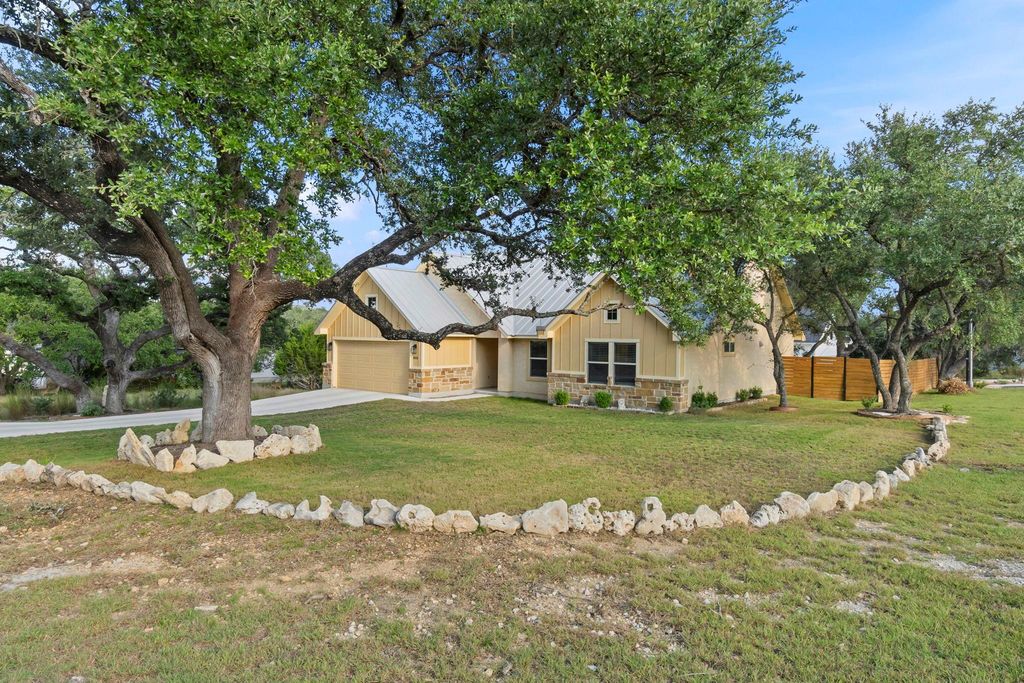 800 John Price RD, Blanco, TX 78606