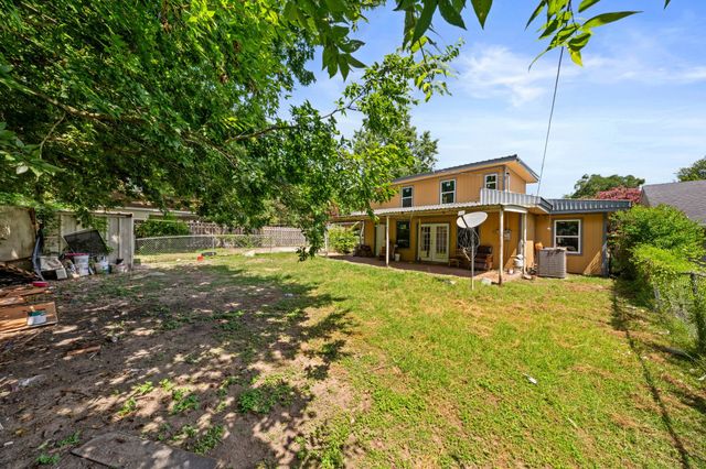 708 E Commerce Street, Mexia, TX 76667
