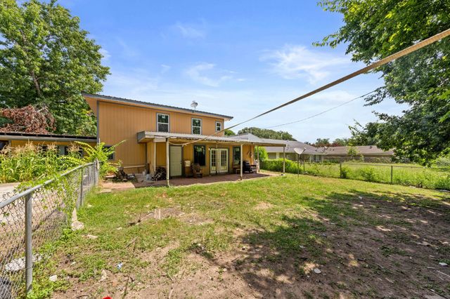 708 E Commerce Street, Mexia, TX 76667