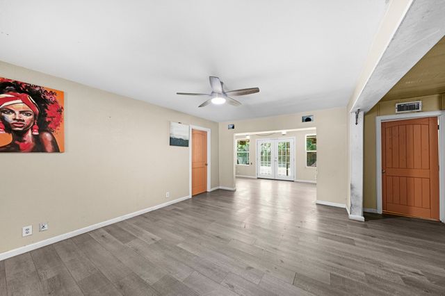 708 E Commerce Street, Mexia, TX 76667