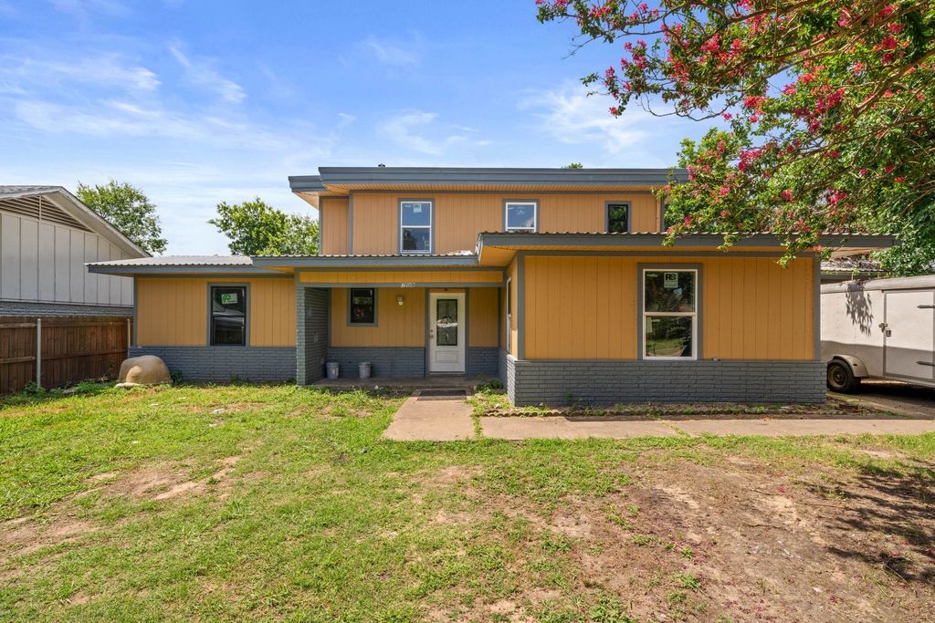 708 E Commerce Street, Mexia, TX 76667