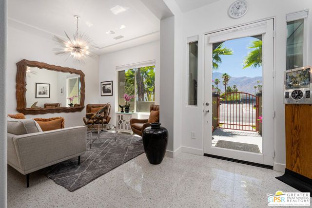 2160 N Hermosa Drive, Palm Springs, CA 92262
