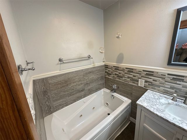 3538 Elmwood Ct NE, Cedar Rapids, IA 52402