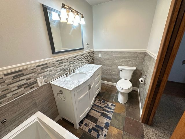 3538 Elmwood Ct NE, Cedar Rapids, IA 52402