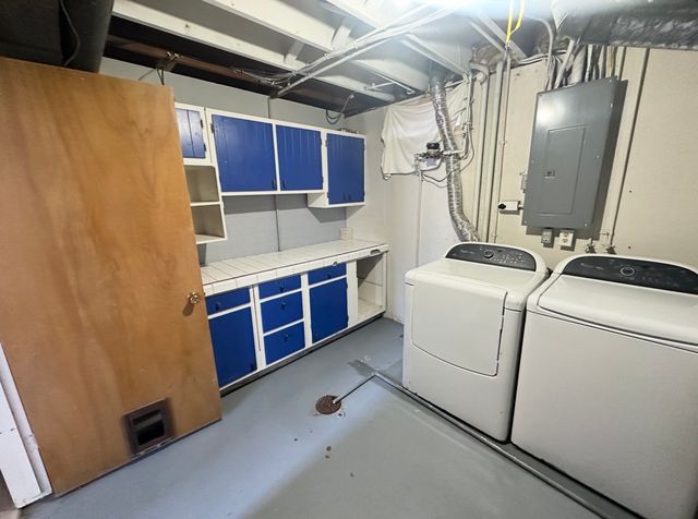 3538 Elmwood Ct NE, Cedar Rapids, IA 52402