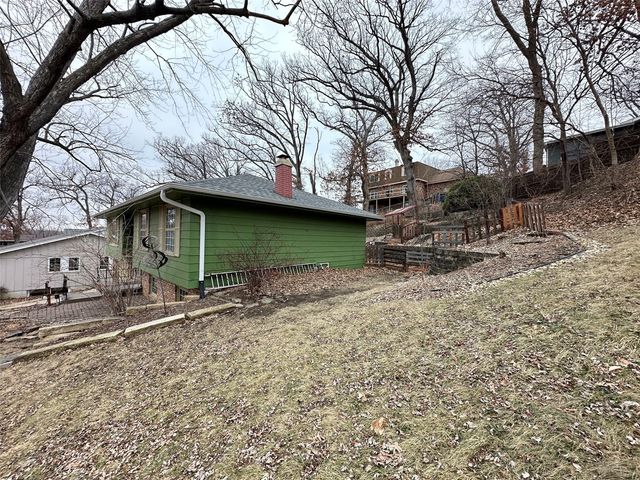 3538 Elmwood Ct NE, Cedar Rapids, IA 52402