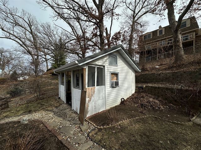 3538 Elmwood Ct NE, Cedar Rapids, IA 52402