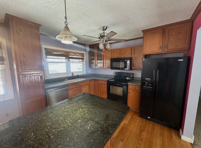 3538 Elmwood Ct NE, Cedar Rapids, IA 52402