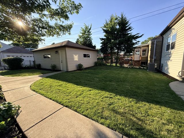 1728 N 76 Avenue, Elmwood Park, IL 60707