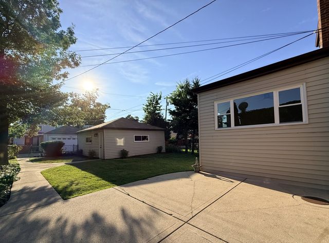 1728 N 76 Avenue, Elmwood Park, IL 60707