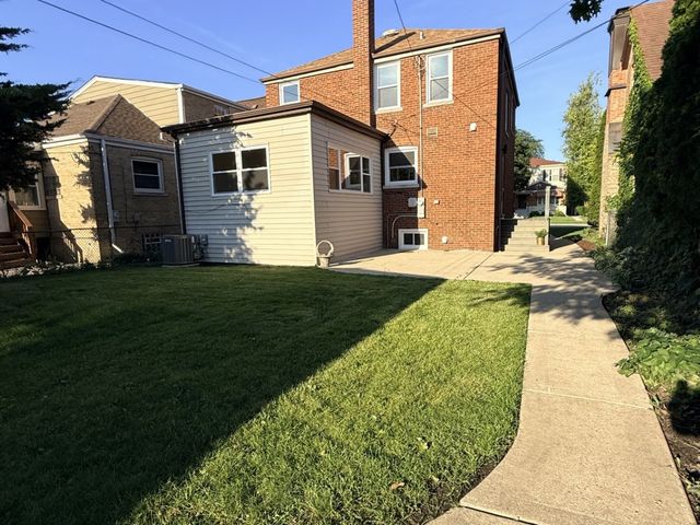 1728 N 76 Avenue, Elmwood Park, IL 60707