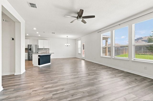 3802 PUTNAM FLDS, Converse, TX 78109