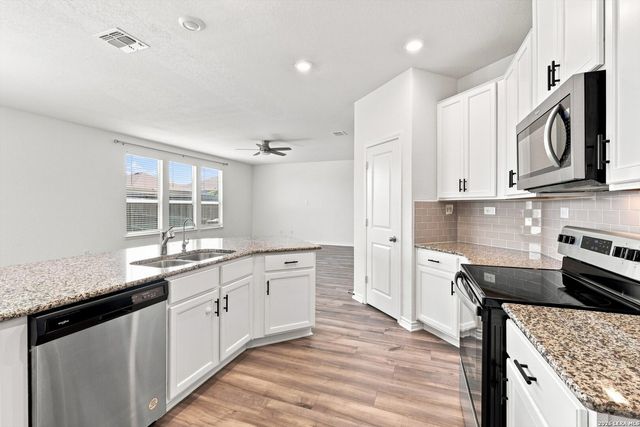 3802 PUTNAM FLDS, Converse, TX 78109