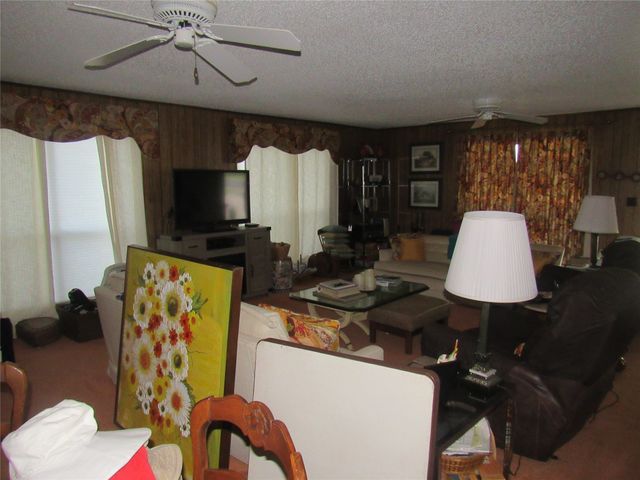 33 Queens Drive, Pottsboro, TX 75076