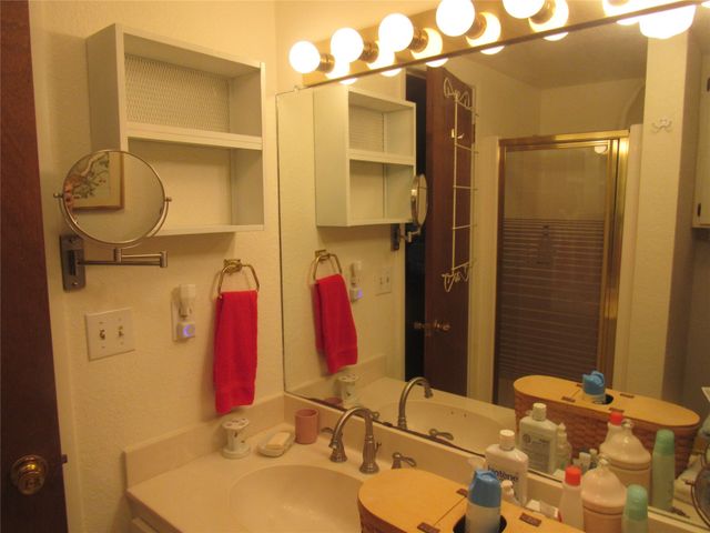 33 Queens Drive, Pottsboro, TX 75076