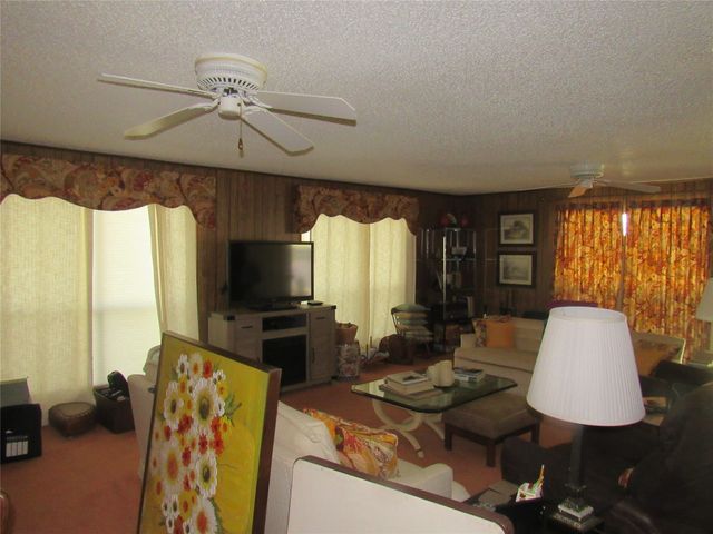 33 Queens Drive, Pottsboro, TX 75076