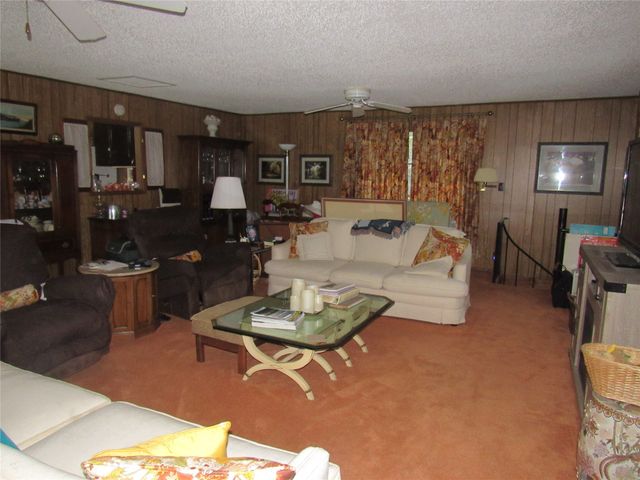 33 Queens Drive, Pottsboro, TX 75076