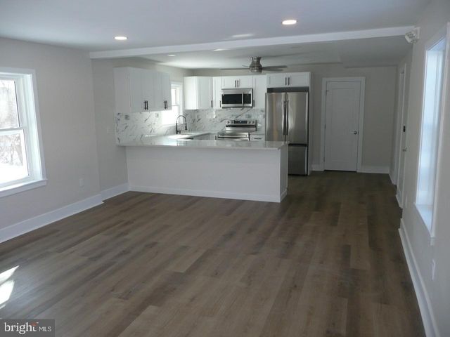 1054 HORSHAM RD, North Wales, PA 19454