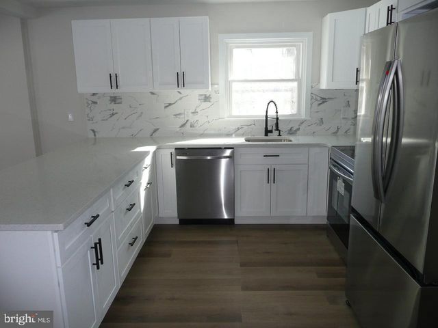 1054 HORSHAM RD, North Wales, PA 19454