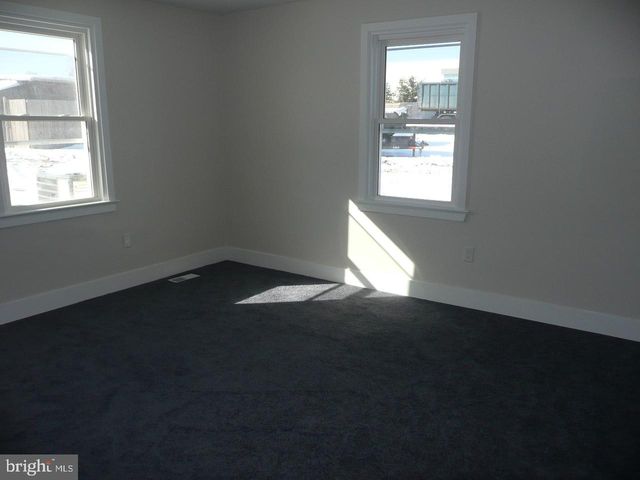 1054 HORSHAM RD, North Wales, PA 19454