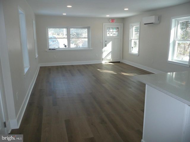 1054 HORSHAM RD, North Wales, PA 19454