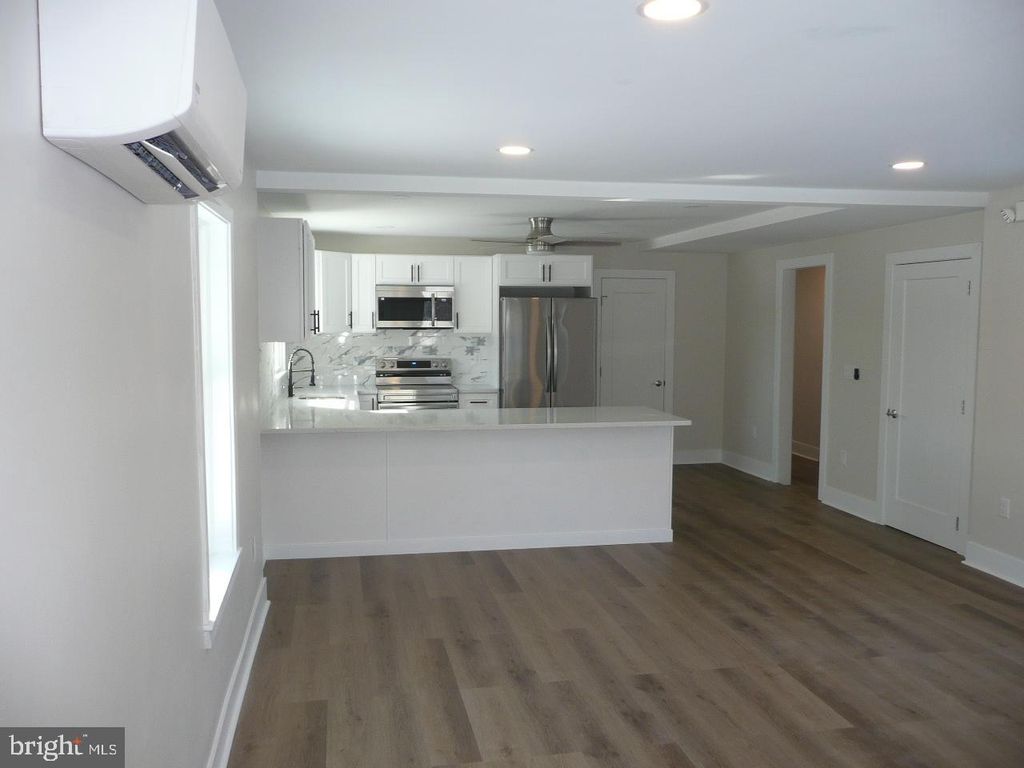 1054 HORSHAM RD, North Wales, PA 19454