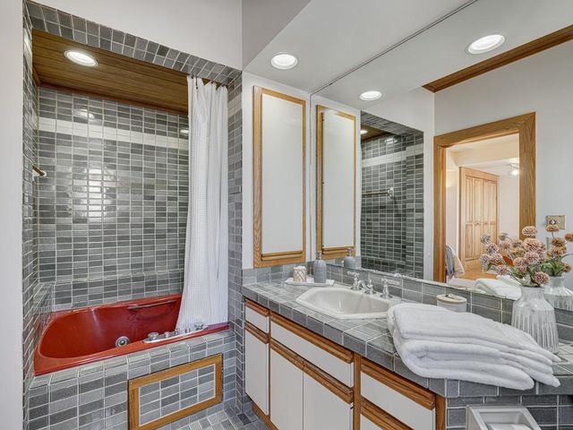 623 Lincoln Avenue, Saint Paul, MN 55105