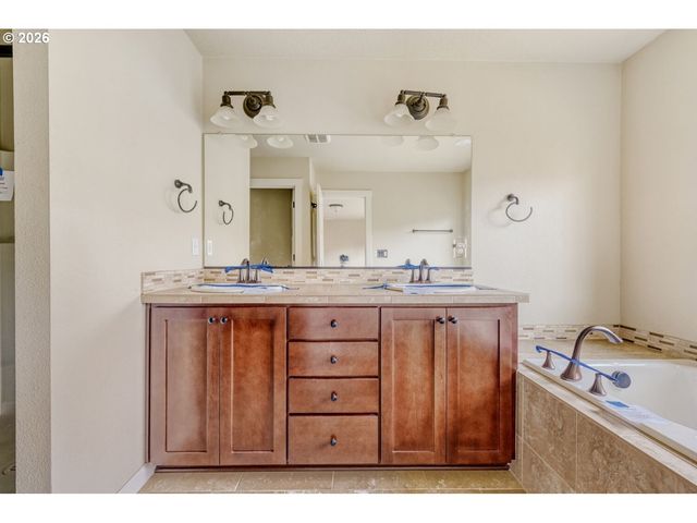 8633 Sw VALE Ct, Wilsonville, OR 97070